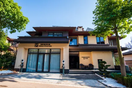 Herald Of Autumn Homestay Отели рядом с достопримечательностью «Honghe Nativeland»