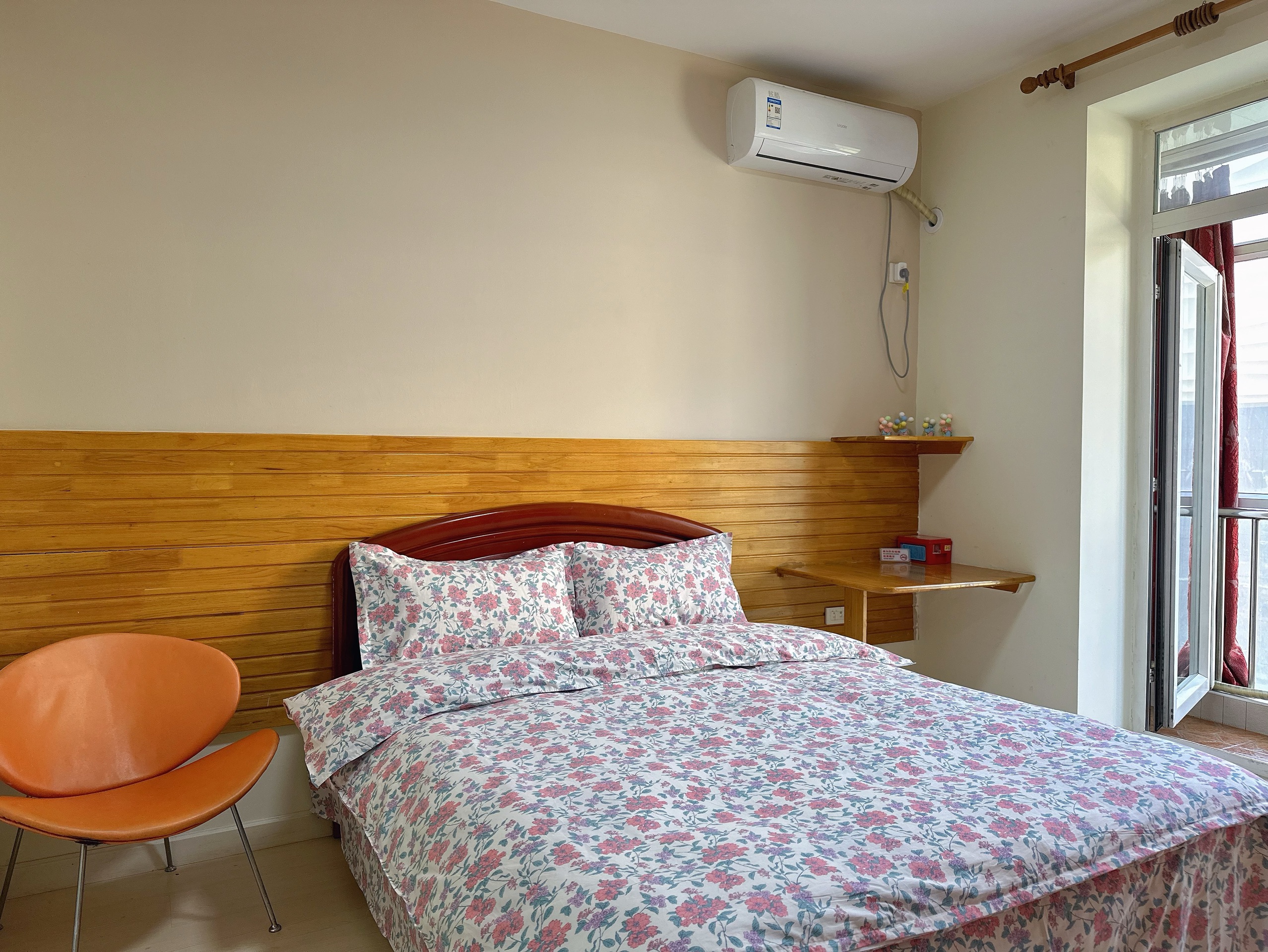 Private White-collar ApartmentOver view