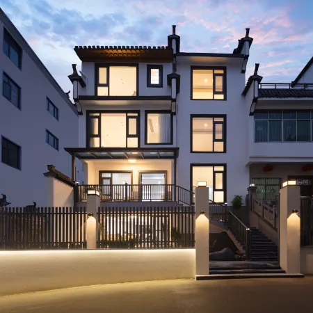 Mingyaju · Warm Family Vacation Homestay (Wuyuan Cultural Square)