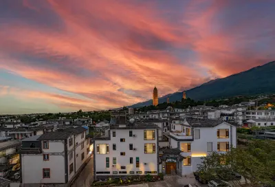 Perched Mountain Homestay Hotel in zona Three Towers Inverted Images Park