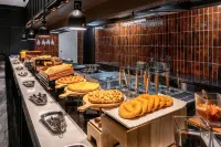 ELEGANT GARDEN HOTEL - breakfast