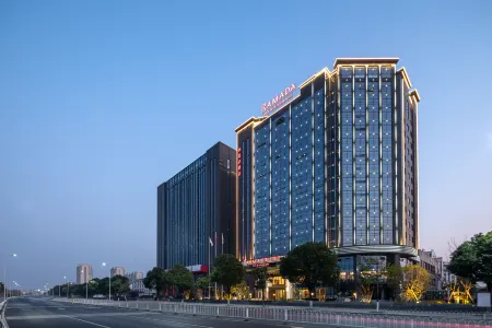 Ramada by Wyndham Huangshan Xiuning Отели рядом с достопримечательностью «Huangshan Panda Ecological Paradise»