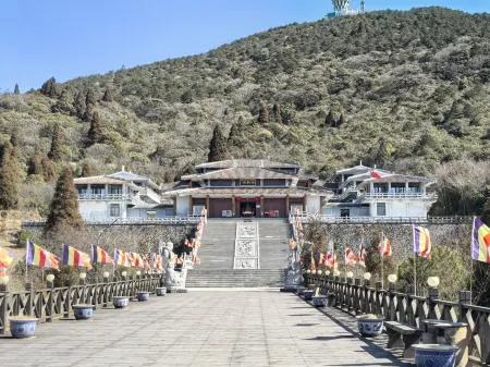 Taining Emeifeng Qingyun Zen Dwelling