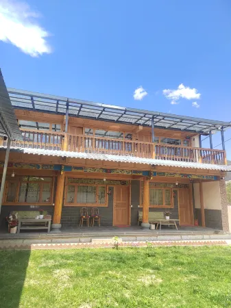 Haba Xingfu Xiaoyuan (Haba Snow Mountain) Отели рядом с достопримечательностью «Habacun»