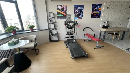 Elong R.YUN Hotel (Zhangye West Railway Station Bell Tower Area) Отели рядом с достопримечательностью «Zhangye Buddha Temple»