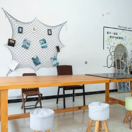 Hailuogou Scenic Area Late Guest Homestay (Moxi Ancient Town)