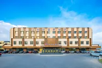 季楓國際飯店（延慶萬達廣場店） 玉渡山風景區-雪松附近的飯店