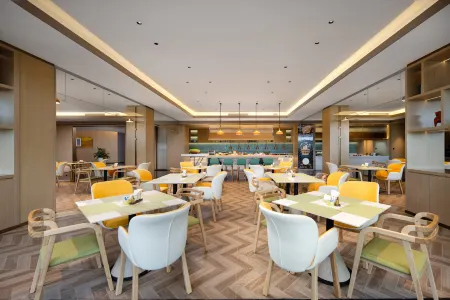 Home2 Suites by Hilton Xinjiang Yining Отели рядом со станцией Yining Railway Station