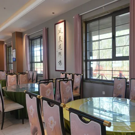 Danxia Gate Courtyard Hotel