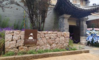 Qianyan Li Bai Hotel at Fuxian Lake (Guanglong Town)