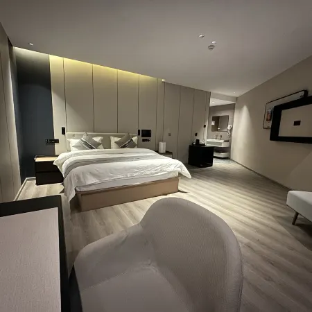 Main Peak Hotel