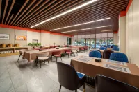 Sho Fang Selected Hotel (Yining Wanrong Shopping Center Branch)