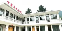 Wankelai Farm Stay (Tianchi Scenic Area) - غرفة مطلة على الجبل