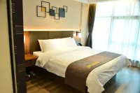 โรงแรมโฮมอินน์ พลัส (สถานีรถไฟ ถนนคนเดินตงไห่)