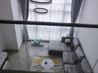 珠海红窗花度假公寓 - 百寸投影复式房