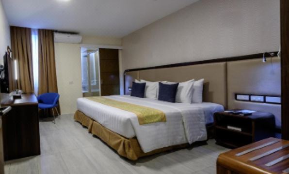 One Central Hotel & Suites