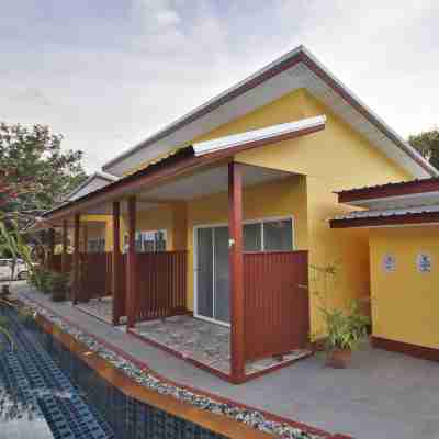 Ban Elephant Blanc Bungalow Hotel Exterior