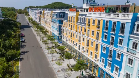 PARALIA HOTEL PHU QUOC Отели рядом с достопримечательностью «Сан- Бич»