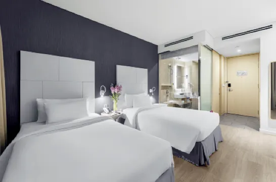 Liberty Central Saigon Riverside Hotel Отели рядом с достопримечательностью «Хо Чи Минх Сквер»