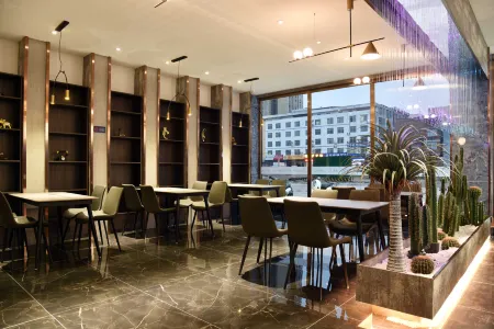 ALAN Qingyun Hotel (Guigang Qingyun Bridge) Отели в г. Гуйган