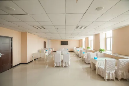 Super 8 Hotel (Zoucheng Yiwu Trade City)