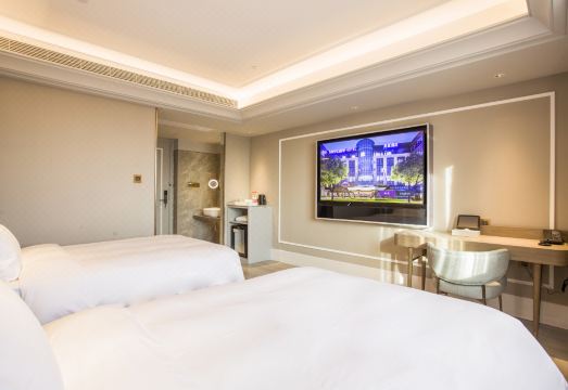 Mercure Nanjing Xuanwu Lake