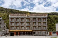 Siguniangshan Tianyun Renji Hotel (Changpinggou Scenic Area)