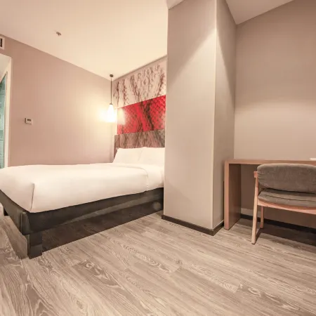 Ibis Hotel (Shenyang Railway Station East Square)