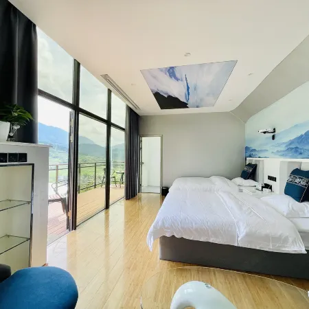 Qixingye Luxury Landscape Leisure Resort (Wugongshan Scenic Area Spot Cable Car Entrance)
