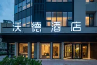 World Hotel (Jinan CBD Longhu Tianjie) Hotel in zona Sports Teaching Section of Shandong University of Political Science and Law