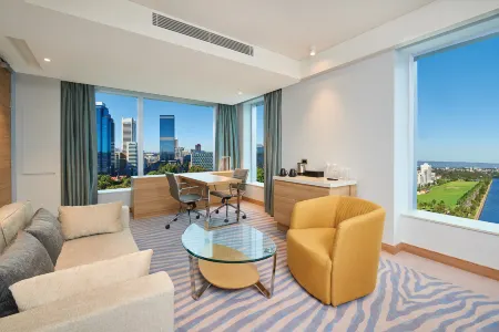 DoubleTree by Hilton Perth Waterfront Отели рядом с достопримечательностью «Кафедральный собор Сейнт Мэри»
