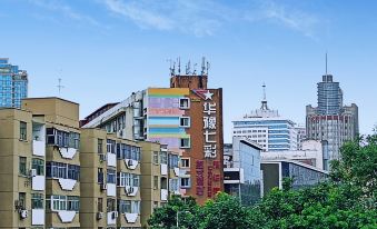 Huayu Colorful Duplex Hotel (Zhengzhou Erqi Square David City)