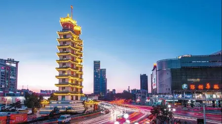 Xinhua Zhongzhou International Hotel Отели рядом с достопримечательностью «Greentown Square»