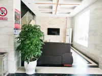 Jinlongjie Business Hotel (Xiangyang Huopai)