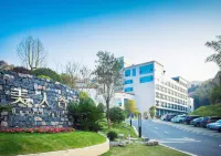 Xilong Meiren Valley Grand Hotel Hotels in Taojiang