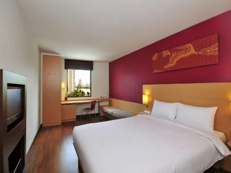 Ibis Bangkok Riverside