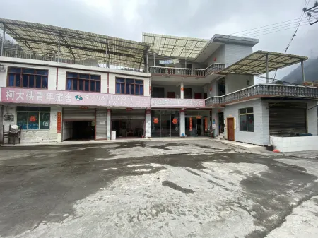 Tianquanke Daxia Youth Hostel Отели рядом с достопримечательностью «Erlang Mountain National Forest Park»