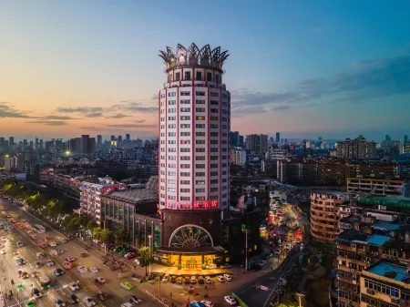 Jindu Crown Hotel Отели рядом с достопримечательностью «CPC Nanchang Hangkong University Committee Party School»