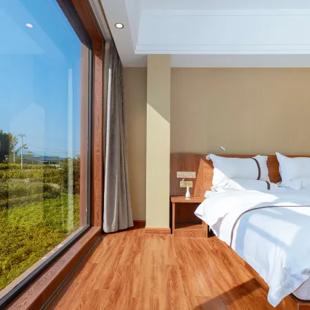 Phoenix Hot Spring Holiday Hotel