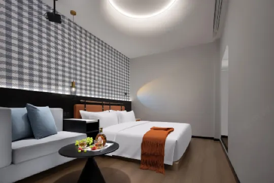 Molan Hotel (Wuyi Square IFS International Financial Center) Отели рядом с достопримечательностью «Shici Stele»