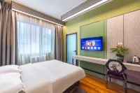 Huayi Hotel (Lanzhou Wanda Plaza RT-Mart)