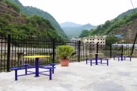 Lanhewan Villa Hotels in Langao