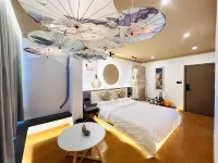 Box Space Homestay (Jingzhou University Town Vocational College) - Inns