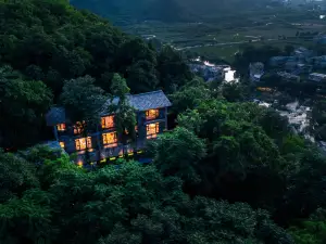 黃果樹雲端石頭寨深林民宿