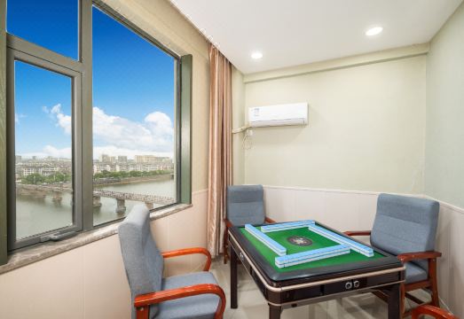 BJ Garden Hotel Overview