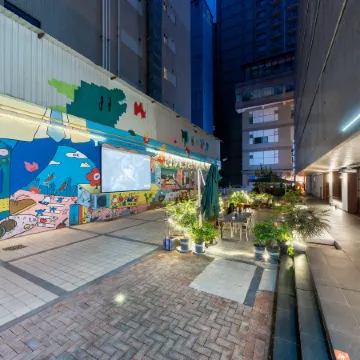 Chilling Time Hotel (Chunxi Road IFS Branch Chengdu) Отели рядом с достопримечательностью «Цзиньцзян»