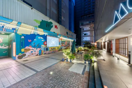 Chilling Time Hotel (Chunxi Road IFS Branch Chengdu) Отели рядом с достопримечательностью «Chengdu Polytechnic Qingyang Campus»