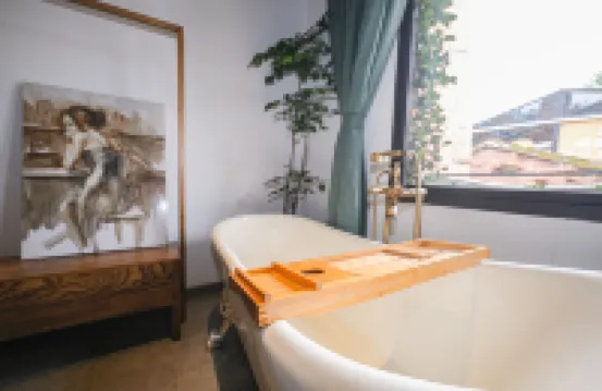 Mi Li · Art Space Homestay