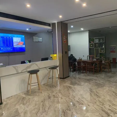 Red Sheng Hotel