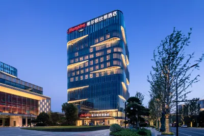 Hampton by Hilton Hangzhou Xiaoshan Jiangnan Technology City Hangzhou Dianzi University Stadium周辺のホテル